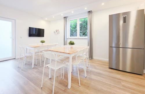 Tolstov House - 6 Zimmer Haus - große Küche - Garten - Parkplatz - 25min Messe DUS - Foto 6