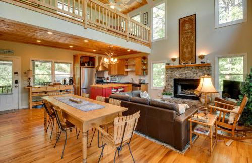 Spacious Georgia Escape with Fireplace, Deck and Grill - Foto 5