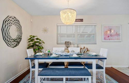 Chic 4BR Htd Pool, 5 min to beach, PAC-MAN, Games - Foto 29