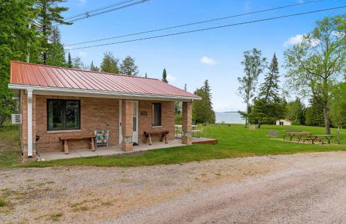 Lake Huron Escape Waterfront Firepit - Foto 9