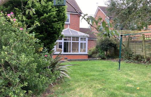 Quiet 3 bed semi with off street parking - Foto 18