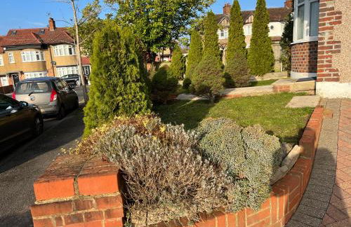 TJ Homes - One double bed room with garden view - Next to tube station - Foto 14