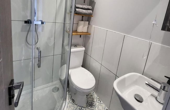 Town Centre Modern 1 Bed Self-contained Apartment - Foto 9