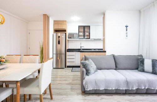 Apartamento 150m da PRAIA com SACADA, WI-FI AR CONDICIONADO, PISCINA, PORTARIA 24h, PLAYGROUND e vaga de GARAGEM - Foto 15