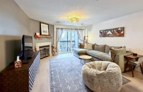 Walk to Main St Frisco Condo with Community Pool! - Foto 3