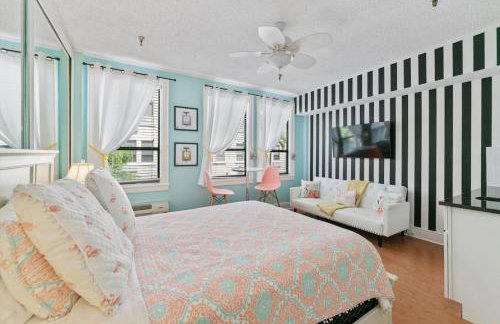 The Flamingo Flat | Steps to Beach + Heated Pool - Foto 6