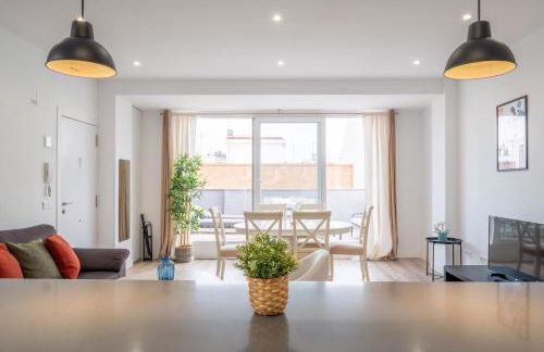 Spacious Penthouse with Private Terrace - Photo 16