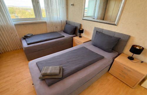 Zentrales Apartment für bis zu 6 Personen mit Balkon, Parkplatz, Waschmaschine & direkten Einkaufsmöglichkeiten - Foto 7