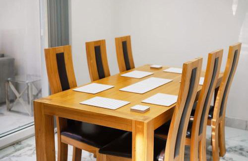 Stylish Home With Free Parking And Easy City Access - Photo 38