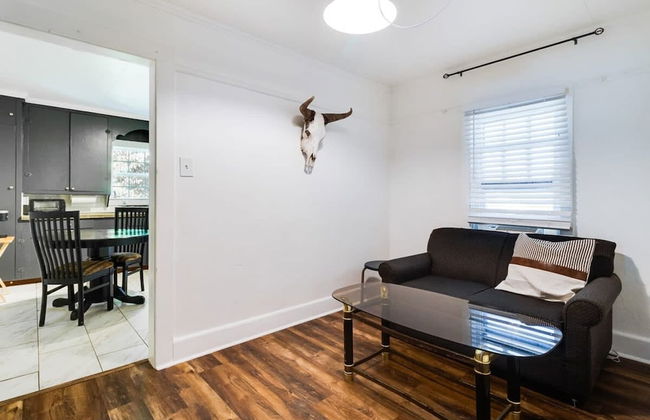 Jefferson Flat - Guest Room - Photo 5