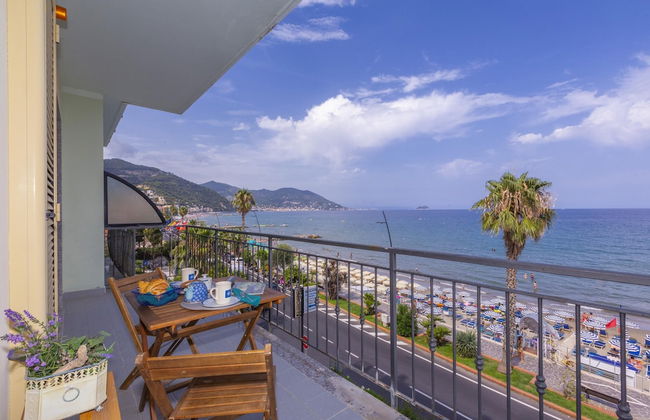 Laigueglia Beach in Laigueglia - Foto 1