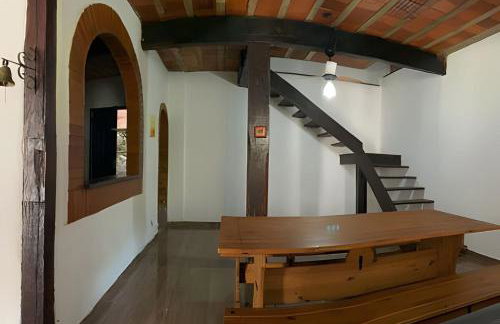 Casarão Miguel Pereira - Refúgio na Natureza com Lareira Externa, Piscina, Fondue e Amplo Jardim - 12 Min do Parque Terra dos Dinos - Foto 36