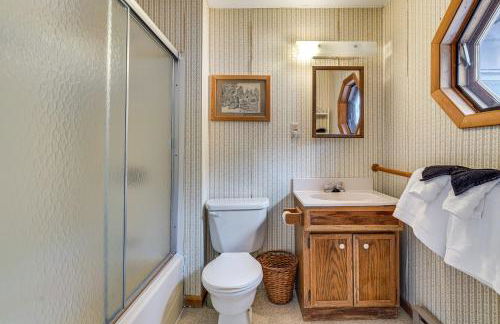 Great for Gatherings! Lakefront Ticonderoga Villa - Foto 26