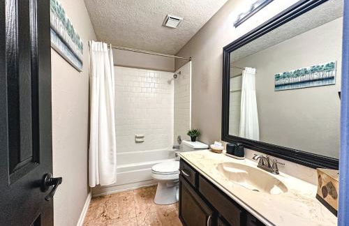 Maple House Romantic Getaway WHot Tub Near IAH - Foto 20