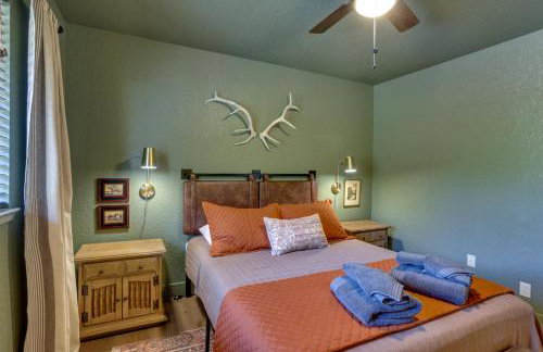 Pet-Friendly Escape w/ Game Room & Fire Pit! - Foto 21