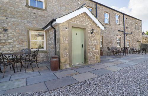 1 Hull House Cottage - Photo 1