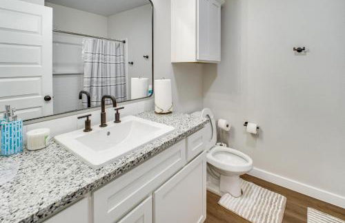 8 Mi to TTU! Pet-Friendly Home with Patio and Yard - Foto 18