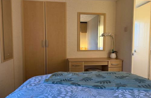 Captivating 2-bed Static Caravan in Holyhead - Foto 32