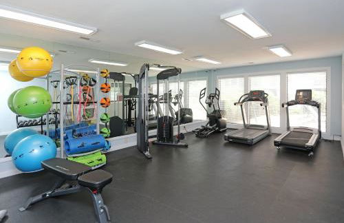 Landing Spectacular 1BD Gym Pool - Photo 23