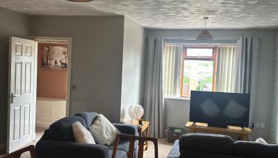 Entire 2 bedroom house. - Foto 2