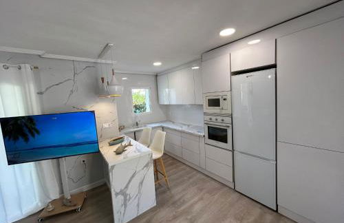 ThE WHALE HOUSE - Photo 5