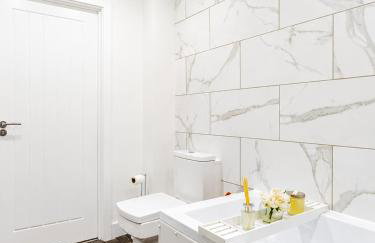 Bridge Court by Sterling Edge - Stylish 1-Bed Apartments with Balcony or Private Garden and Free Onsite Parking - Foto 4