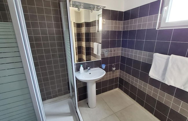 Apartment 11 Sleeps 4 Guests - Photo 24