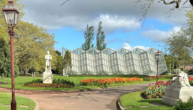 Serra, aiuole e statue del Giardino Botanico di Ballarat