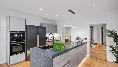 EDLER WOHNRAUM Schloßteich-Suite 3 SZ mit zwei Balkonen, Kaffeevollautomat, Kamin, Klima, Lift & zwei Parkplätzen - Foto 2, stove, dishwasher, minibar