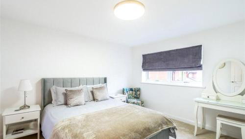 3-Bed Home Chichester with Parking, Ensuite & Garden - Foto 1