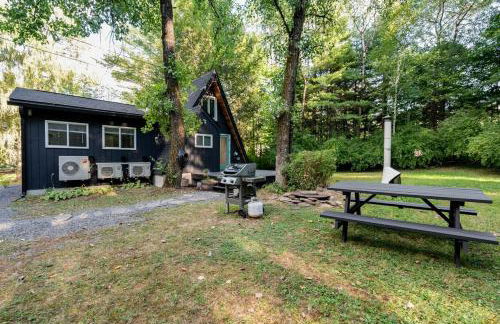 Modern A-Frame Cabin with Loft, Firepit and Grill - Foto 27