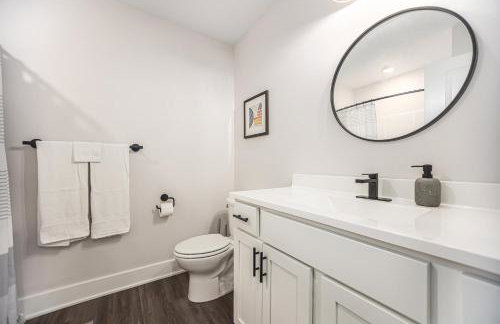 Upscale Abode - Brand New Corporate Apt Downtown - Foto 8