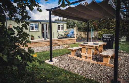 The Swift, Shepherds Hut at Bee Happy Breaks Scotland - Photo 18