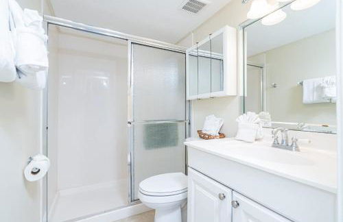 Beach Service Included Corner Condo - Foto 26