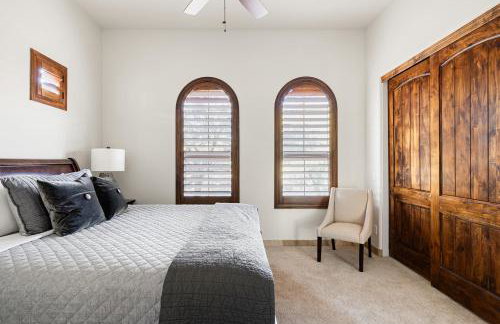 Desert Oasis with Pool Black Mountain Views - Photo 43