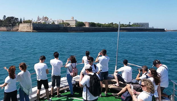 Group photo on boar the boat