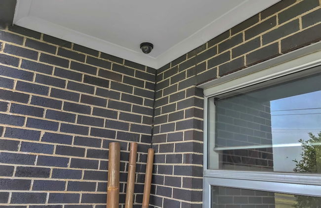 Sleek Stylish Modern Close to Airport - Foto 28