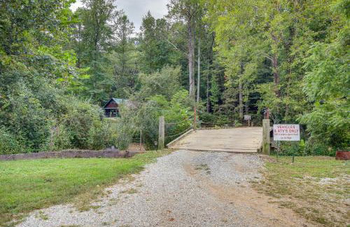 Riverfront Briceville Cabin with Patio and Fire Pit! - Foto 25