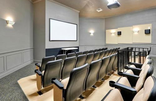 Themed Windsor Hills 6BR Private Pool Gameroom - Foto 52