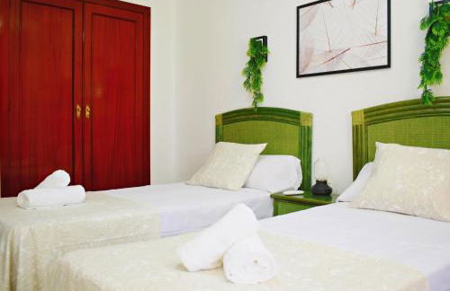 Amplio y luminoso apartamento cerca del centro y la playa con piscina y parking privado - Foto 27