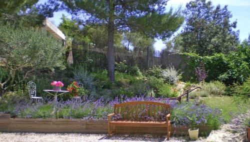 Holiday cottage with private terrace, Bellegarde - Foto 4, Garden