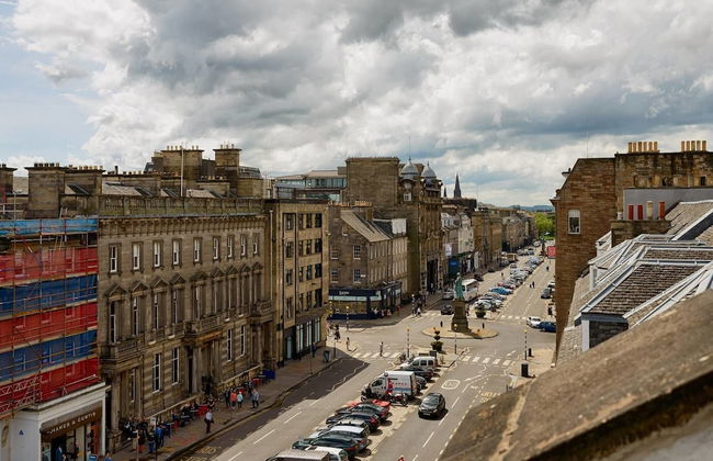 JOIVY Luxury George Street Apartments: Castle Suite - Photo 18