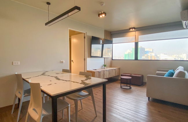 w Modern 2BR w Jacuzzi in Miraflores - Photo 1