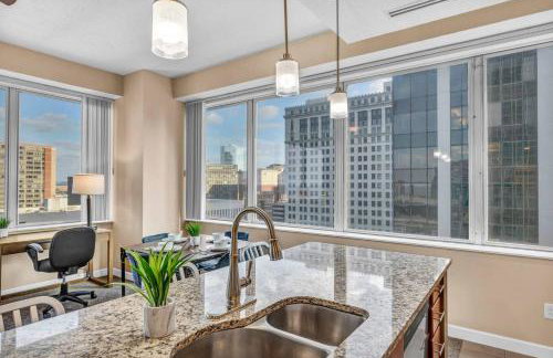 LAKE VIEW Sky-Suite in the Heart of Downtown! - Photo 13