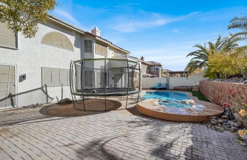 Luxe 5BR Home with Pool BBQNear Strip - Foto 30