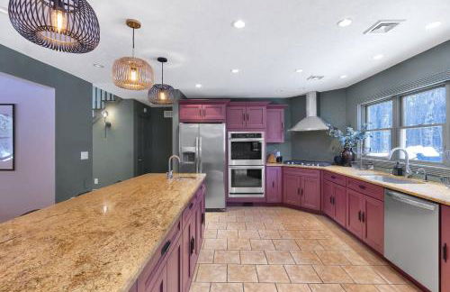 Lux Retreat with Indoor Swim Spa Game Lounge Theater Hot Tub Sauna - Foto 21