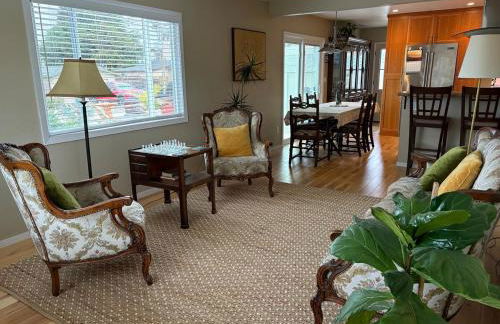 Seaside Garden Escape, A Stroll to the Beach! - Foto 45