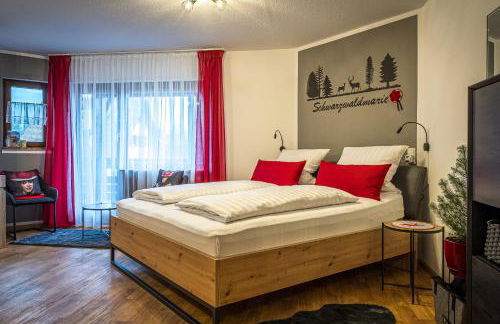 Schwarzwaldmarie in Titisee mit Badewanne Sonnenbalkon TG-Stellplatz Küche - Foto 10