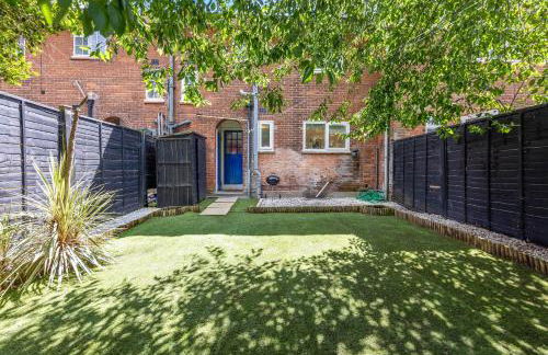 Modern and Comfortable Spacious 3 Bedroom House with Large Private Garden - Foto 27