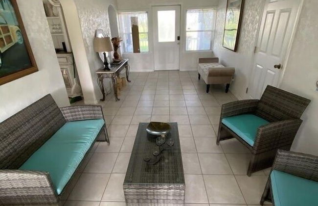 Waterfront Paradise on half an acre - Foto 15